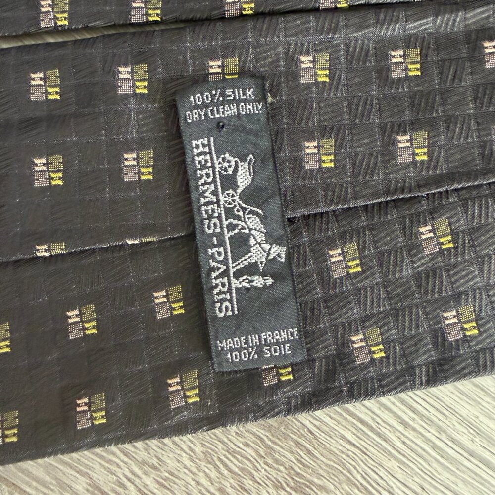 Hermès Paris Silk Tie Dark Gray Geometric Pattern Luxury Designer - Picture 6 of 6